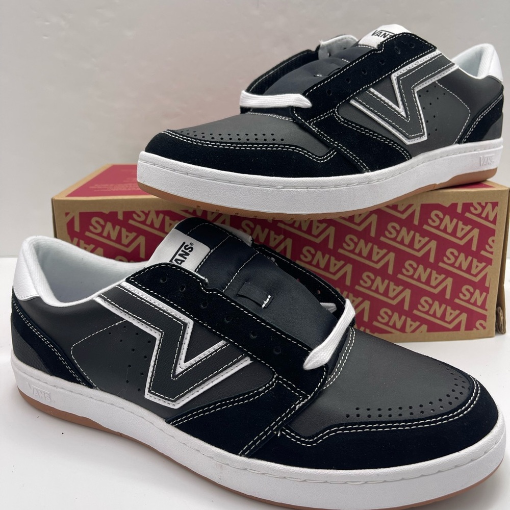 Vans • Men's Black and White Lowland 2.0
Black/White
VN000D6RBZW Sneakers Skate - Picture 10 of 16
